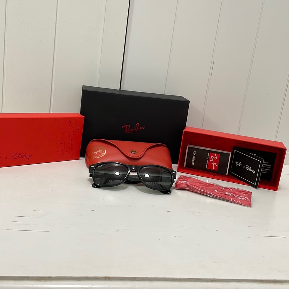 Mickey Mouse Disney Limited Edition Ray Ban Wayfarer Sunglasses